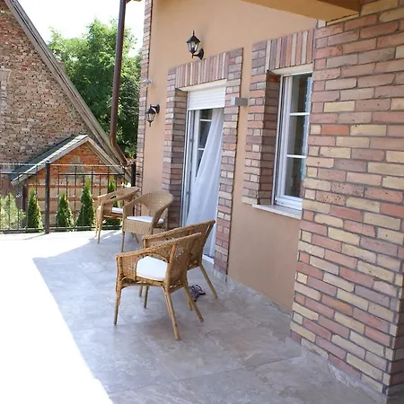 Sargarigo Apartman Haz Villa Balatonalmádi