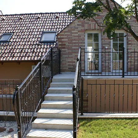 Sargarigo Apartman Haz Villa *